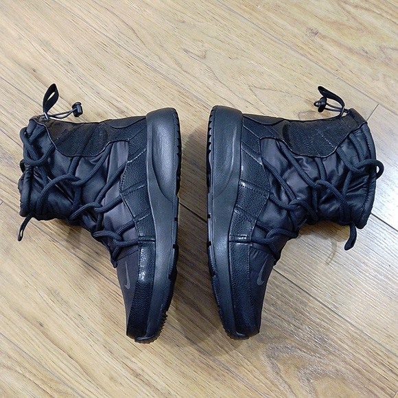 Nike Womens Tanjun High Rise Womens Ao0355-004 Size 8 Black/Anthracite-Black - Picture 1 of 9